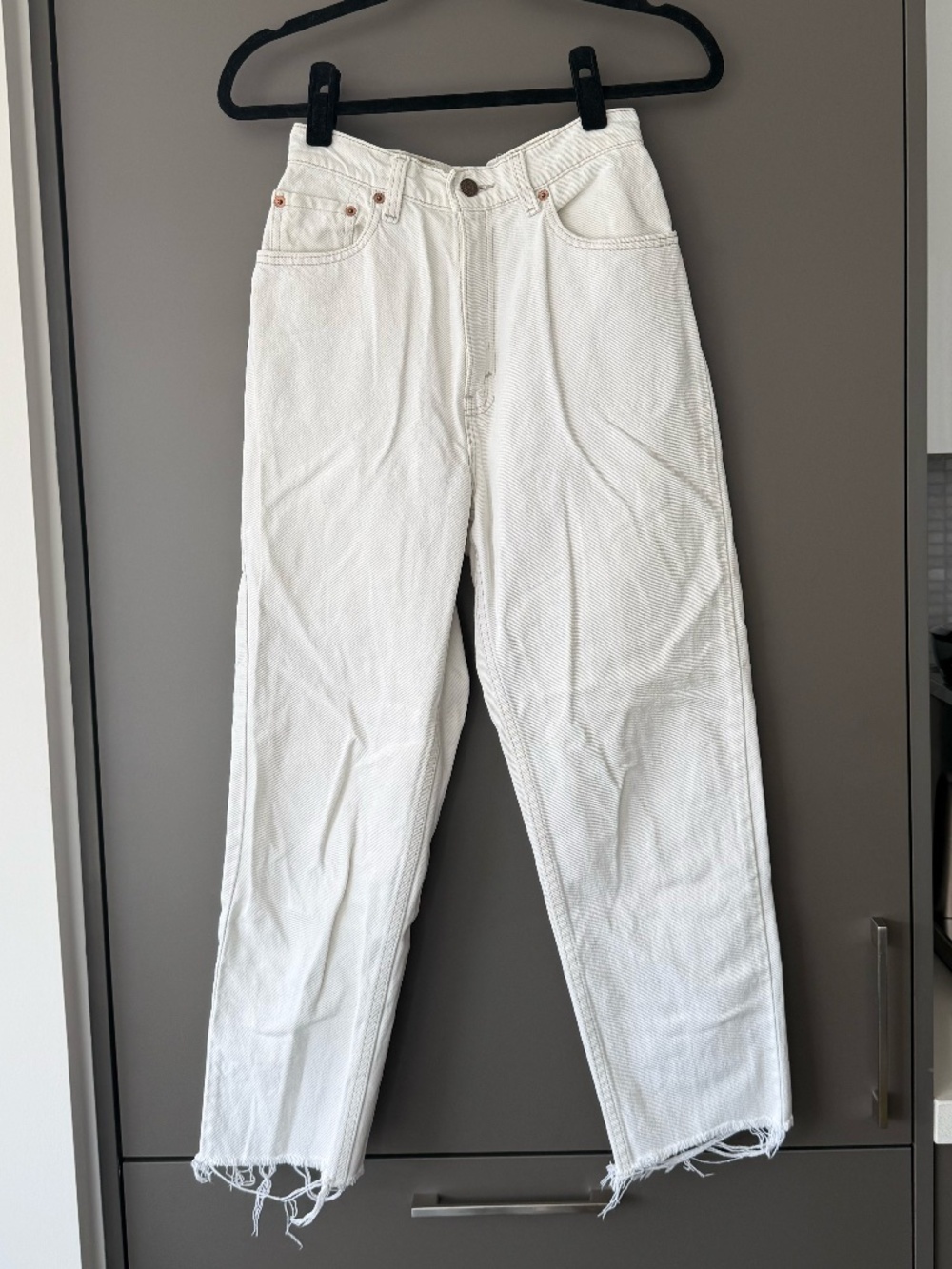 Levi's High Rise White/Cream Jeans Sz. 2/4 Straight Leg Jean